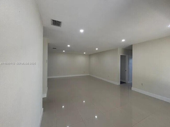 Building Photo - 16401 SW 100th Ct