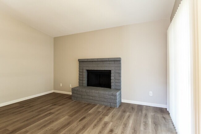 Building Photo - 1518 E Carter Rd