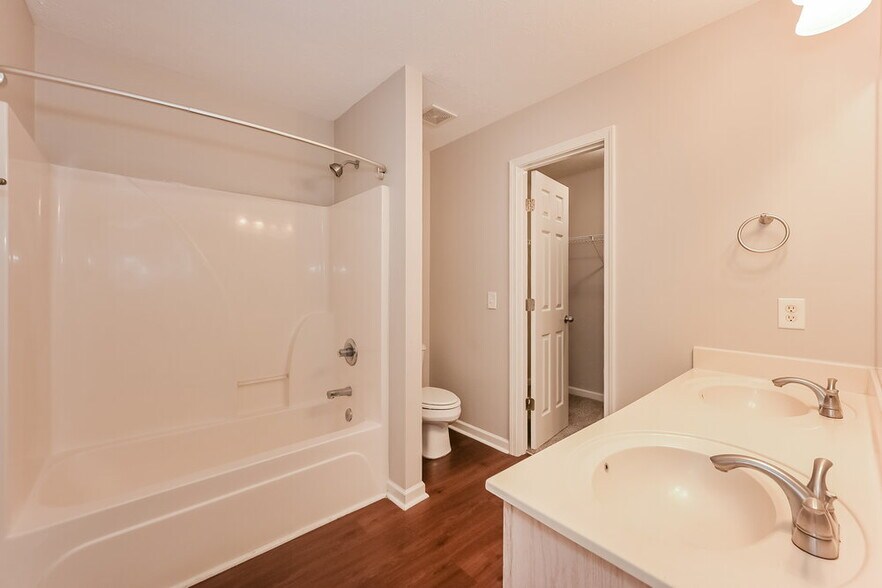 Building Photo - 1413 Chesterbrook Ct