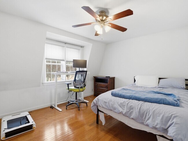 Building Photo - 25 Stock St