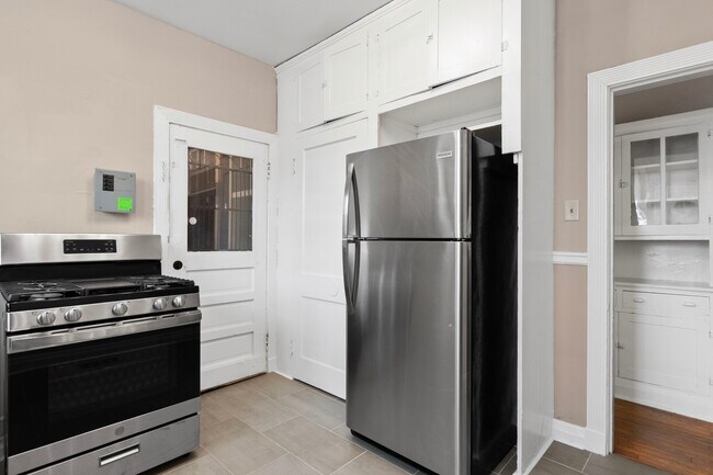 Kitchen - 1899 Poplar Ave