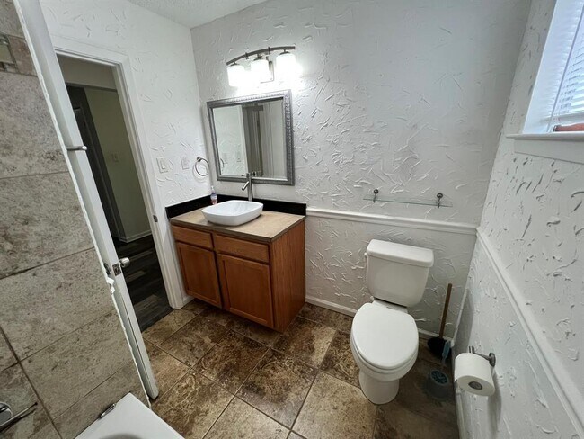 Building Photo - 3303 Galesburg Dr