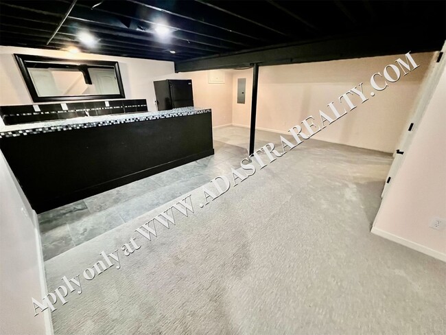 Building Photo - Beautiful 4 Bed 3.5 Bath Home in Fairway-Available NOW!!