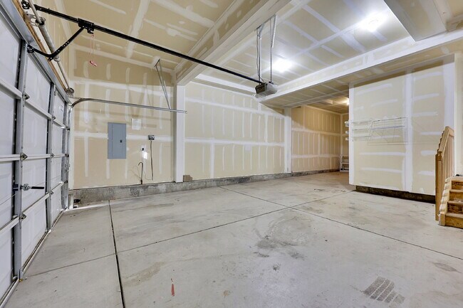 Building Photo - $2,750.00 - 6 Bedrooms, 3.5 Bathrooms, Single Family Home in Colorado Springs with Fenced Yard!