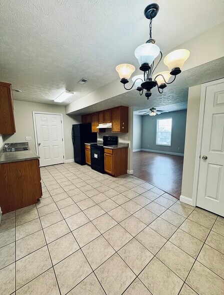 Building Photo - 634 Hampton Way