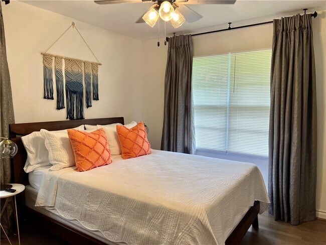 Building Photo - 2984 Lavista Ct