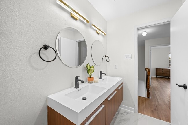 Building Photo - 2012 Brun St