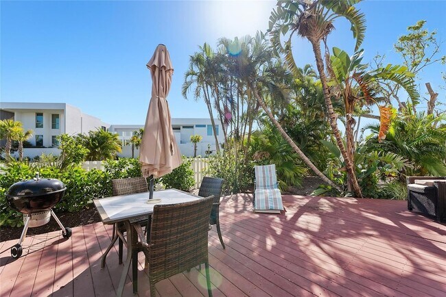 Building Photo - 3020 Gulf of Mexico Dr