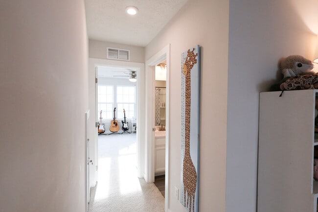Building Photo - 4 Bedroom, 4 Bath Home w/Backyard Heated Pool overlooking Pearl's Fen