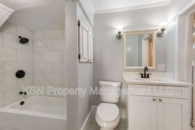 Building Photo - 1921 Reynolds St