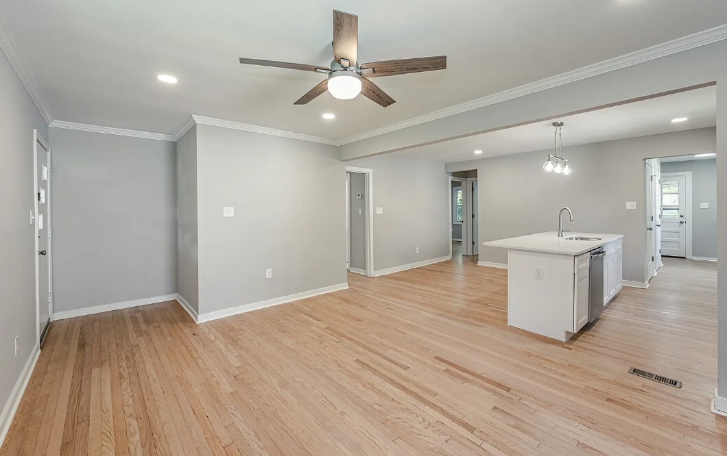 Building Photo - 1404 Landis Dr