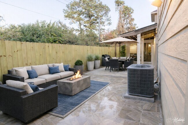 Building Photo - 10904 Panther Ct