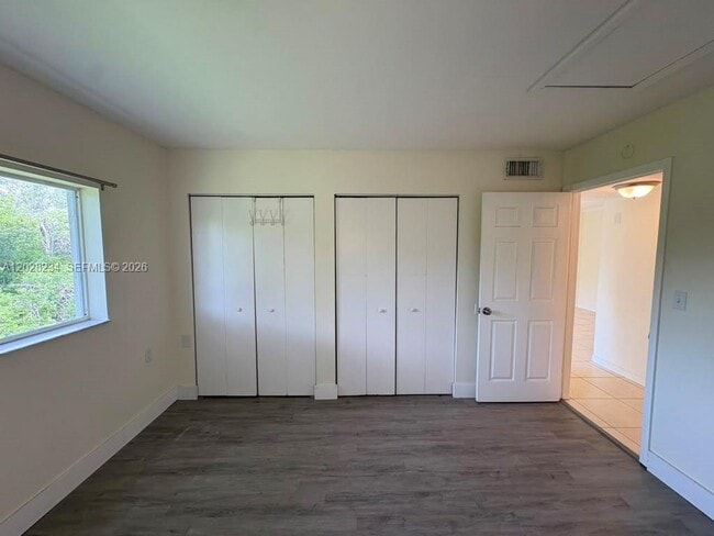 Building Photo - 1141 Lake Victoria Dr