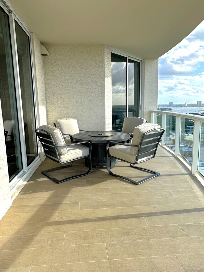 Building Photo - 2700 N Ocean Dr