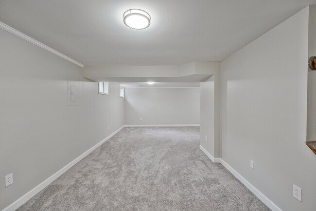 Building Photo - 4287 Exeter Dr