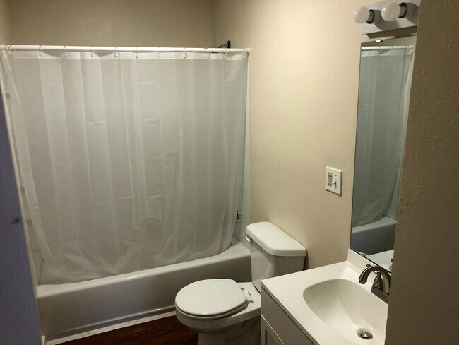 Building Photo - Single Family House For Rent - Newly Remod...