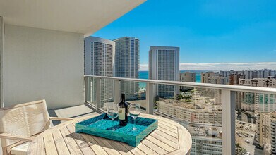 Building Photo - 4010 S Ocean Dr