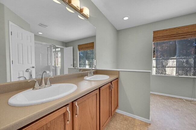 Building Photo - $2,300.00 - 3 Bedrooms, 2 Bathrooms, Single Family Home in Thornton with Cozy Fireplace!