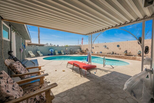 Building Photo - No HOA- Single story pool home