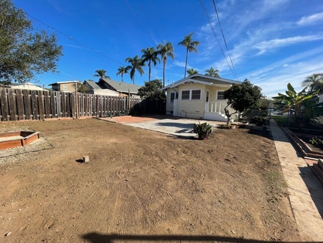Building Photo - 2 Bedroom 1 Bath Craftsman