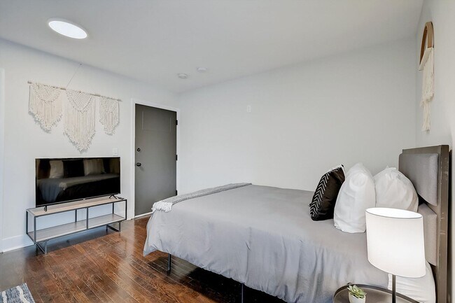 Interior Photo - Victory Parkway Apartments - 1