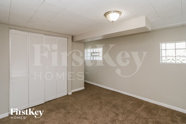 Building Photo - 335 E Vermont St