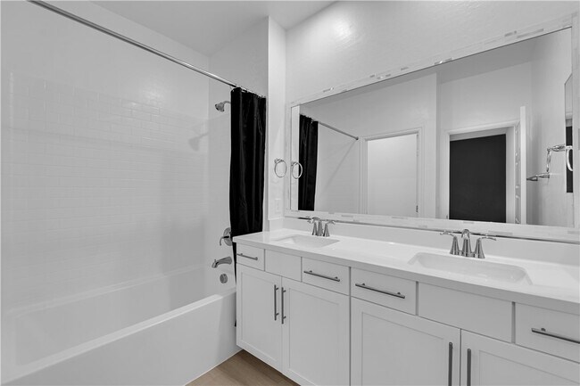Building Photo - 600 N Carriage Hill Dr