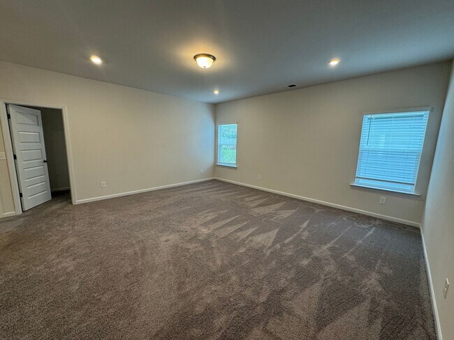 Building Photo - Newer 3/2.5 House in Armuchee- $2,200