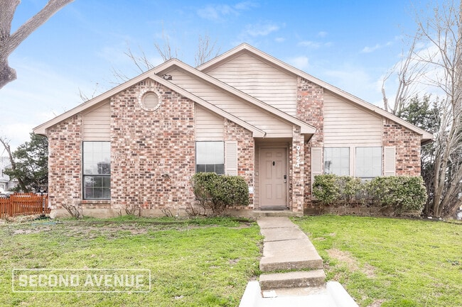 Building Photo - 9124 Pinehaven Dr