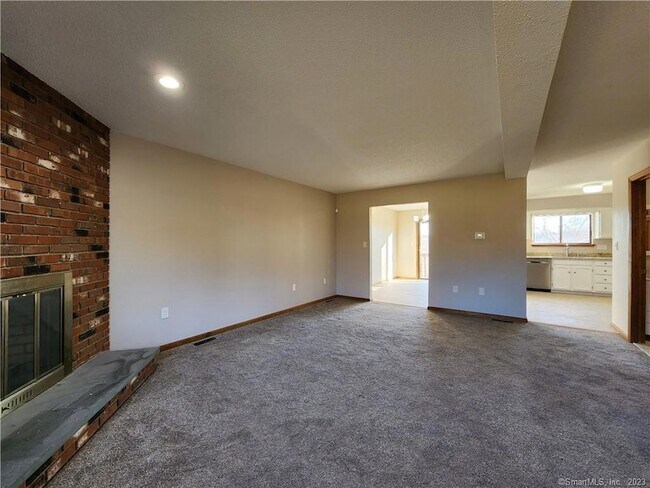 Building Photo - 11 Sherman Ln