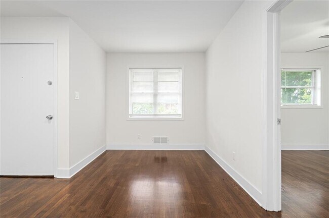 Building Photo - 1437 Vesta Ave