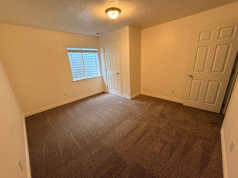 Building Photo - 2086 E 1480 S