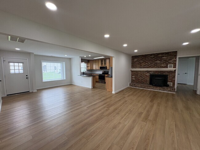 Building Photo - 499 Greenwell Ct
