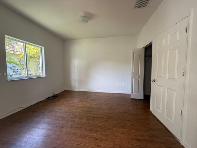 Building Photo - 13232 Old Biscayne Dr