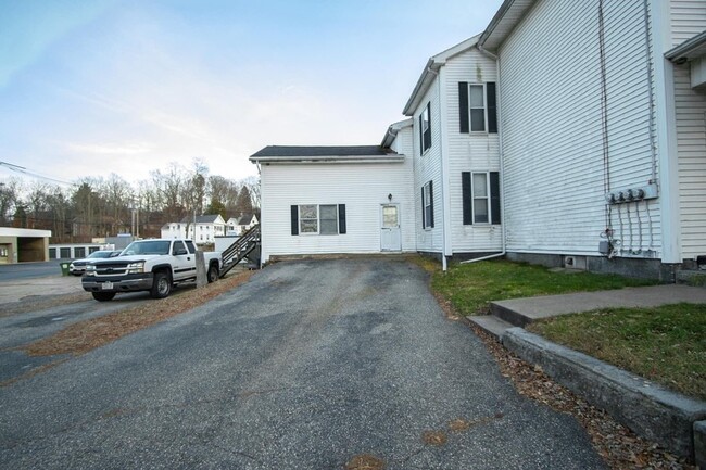 Building Photo - 5 Comins Pond Rd