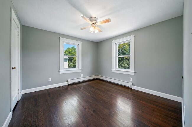 Building Photo - 1266 18th St NE