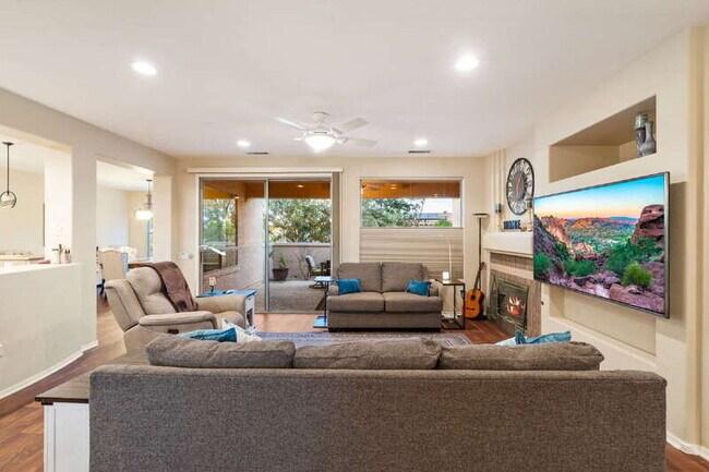 Building Photo - 16418 W Desert Lily Dr