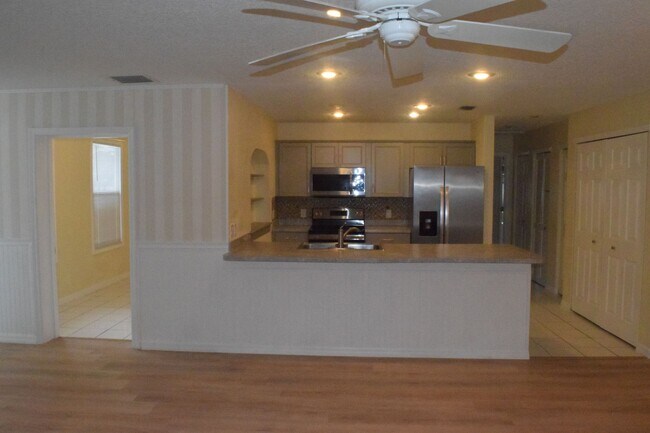 Building Photo - 1118 Apple Terrace