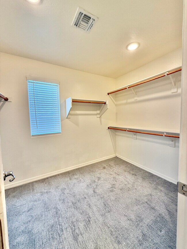 Building Photo - Spectacular 4-Bedroom, 2.5 Bathroom Home in Glendale!!