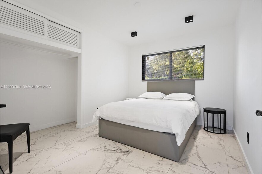 Building Photo - 270 NW 50th St