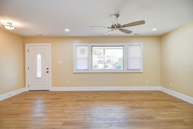 Building Photo - FOR RENT VIRGINIA BEACH