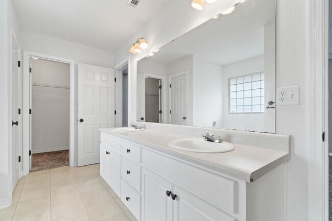 Building Photo - 2363 Sunrise Dr