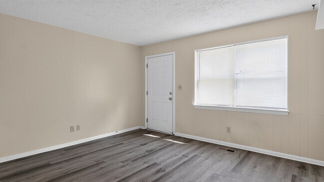 Building Photo - 5610 Spring Garden Ln