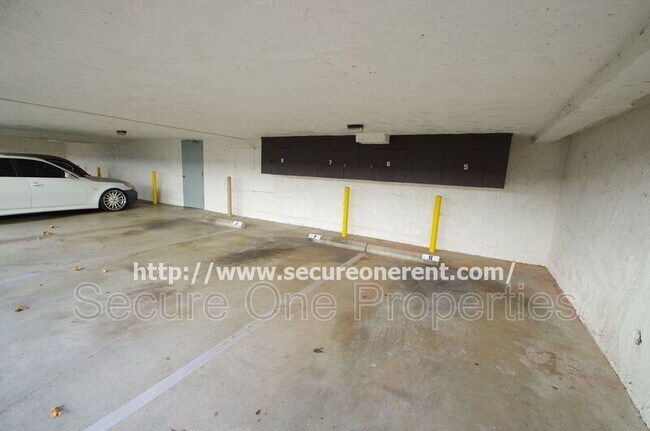 Building Photo - 31555 Lindero Canyon Rd