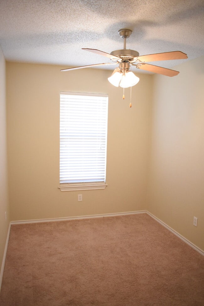 Building Photo - Updated Duplex with Large Basement in Cooper School District!