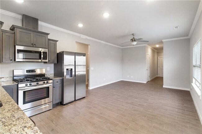 Building Photo - 400 Barbet Dr