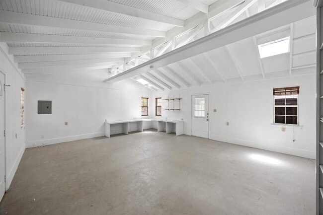Building Photo - 11205 D-K Ranch Rd