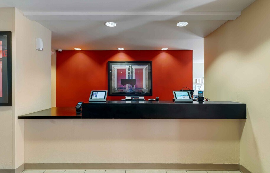 Building Photo - Furnished Studio-Chicago - Gurnee