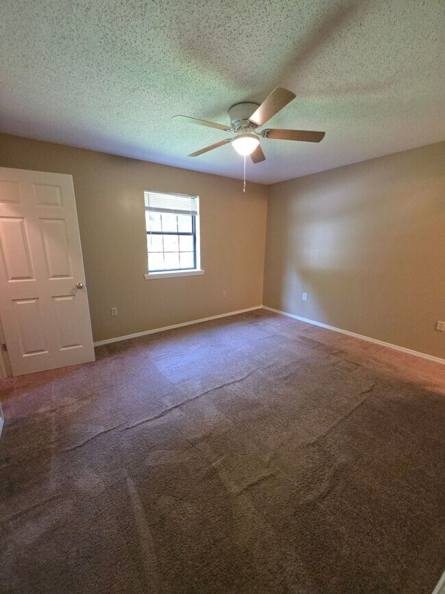 Building Photo - 30 Hammco Cir
