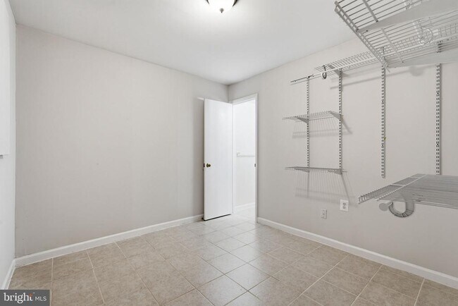 Building Photo - 1204 Brethour Ct